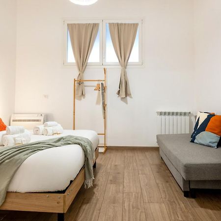 Modern Stone Apartment In The Heart Of Bari Luaran gambar