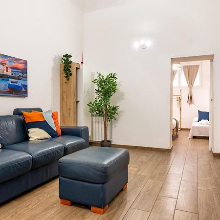 Modern Stone Apartment In The Heart Of Bari Luaran gambar