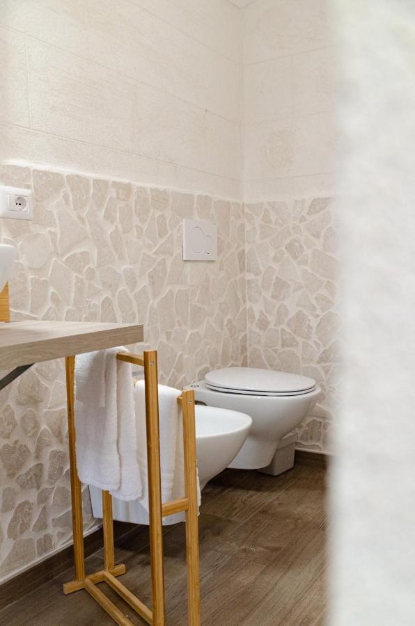 Modern Stone Apartment In The Heart Of Bari Luaran gambar