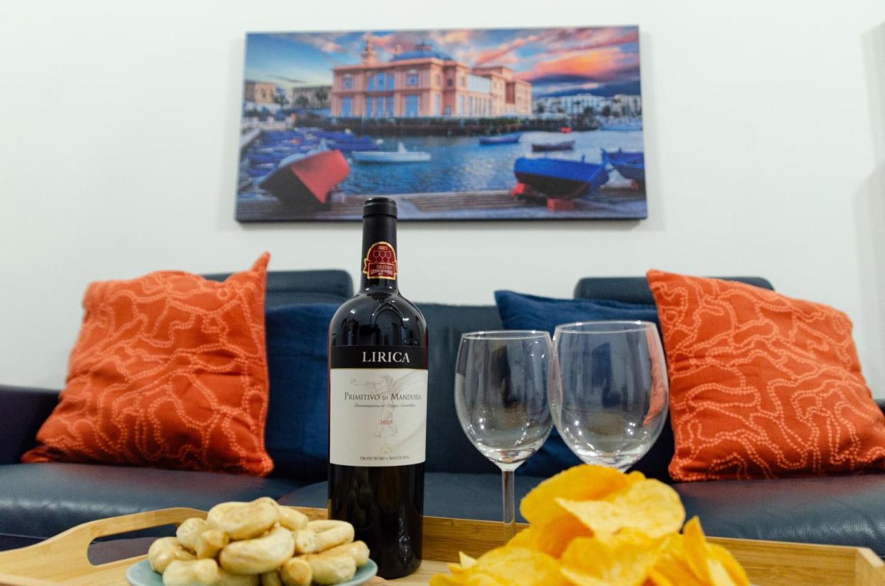 Modern Stone Apartment In The Heart Of Bari Luaran gambar