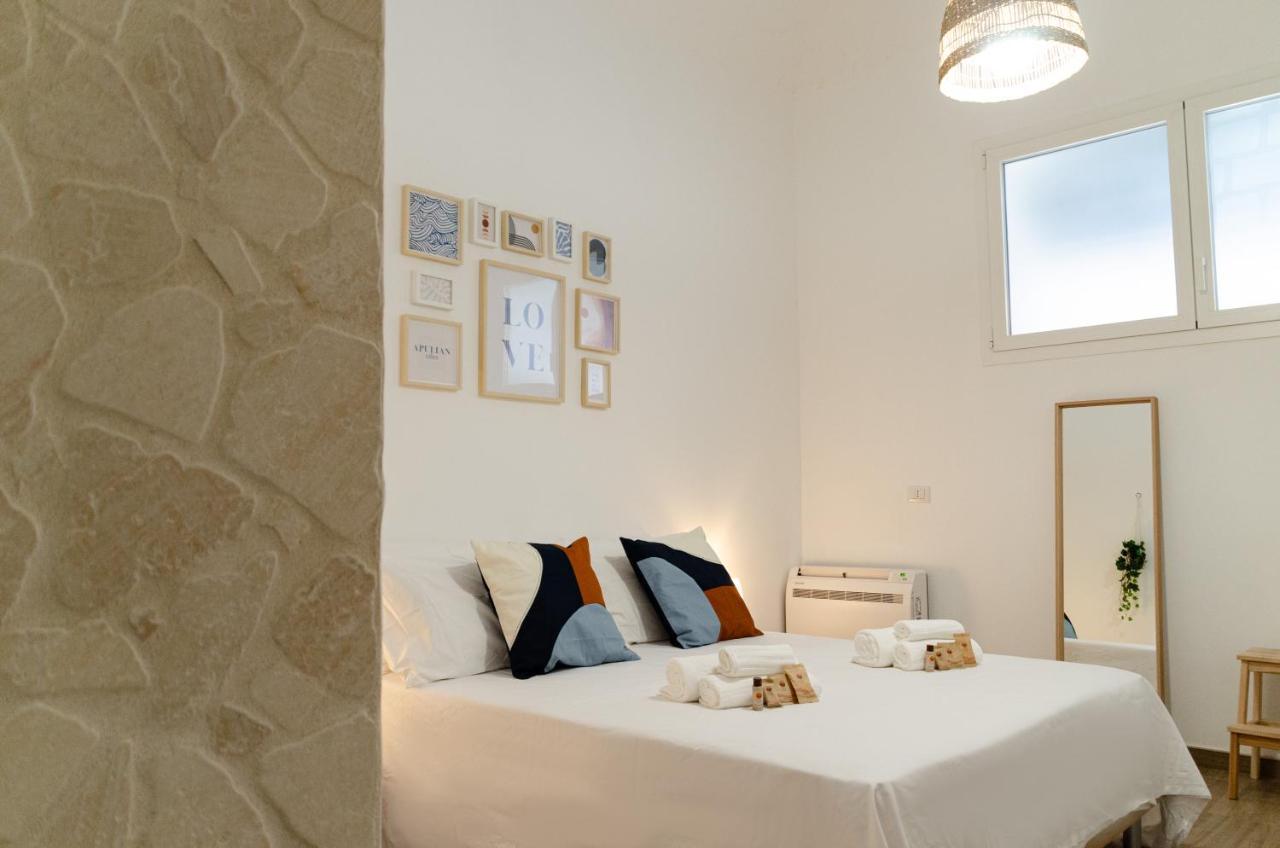 Modern Stone Apartment In The Heart Of Bari Luaran gambar