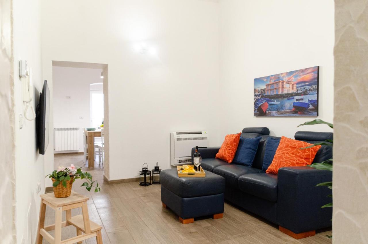 Modern Stone Apartment In The Heart Of Bari Luaran gambar