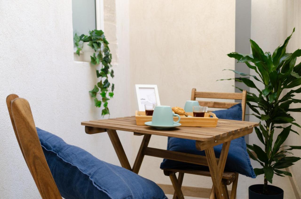 Modern Stone Apartment In The Heart Of Bari Luaran gambar