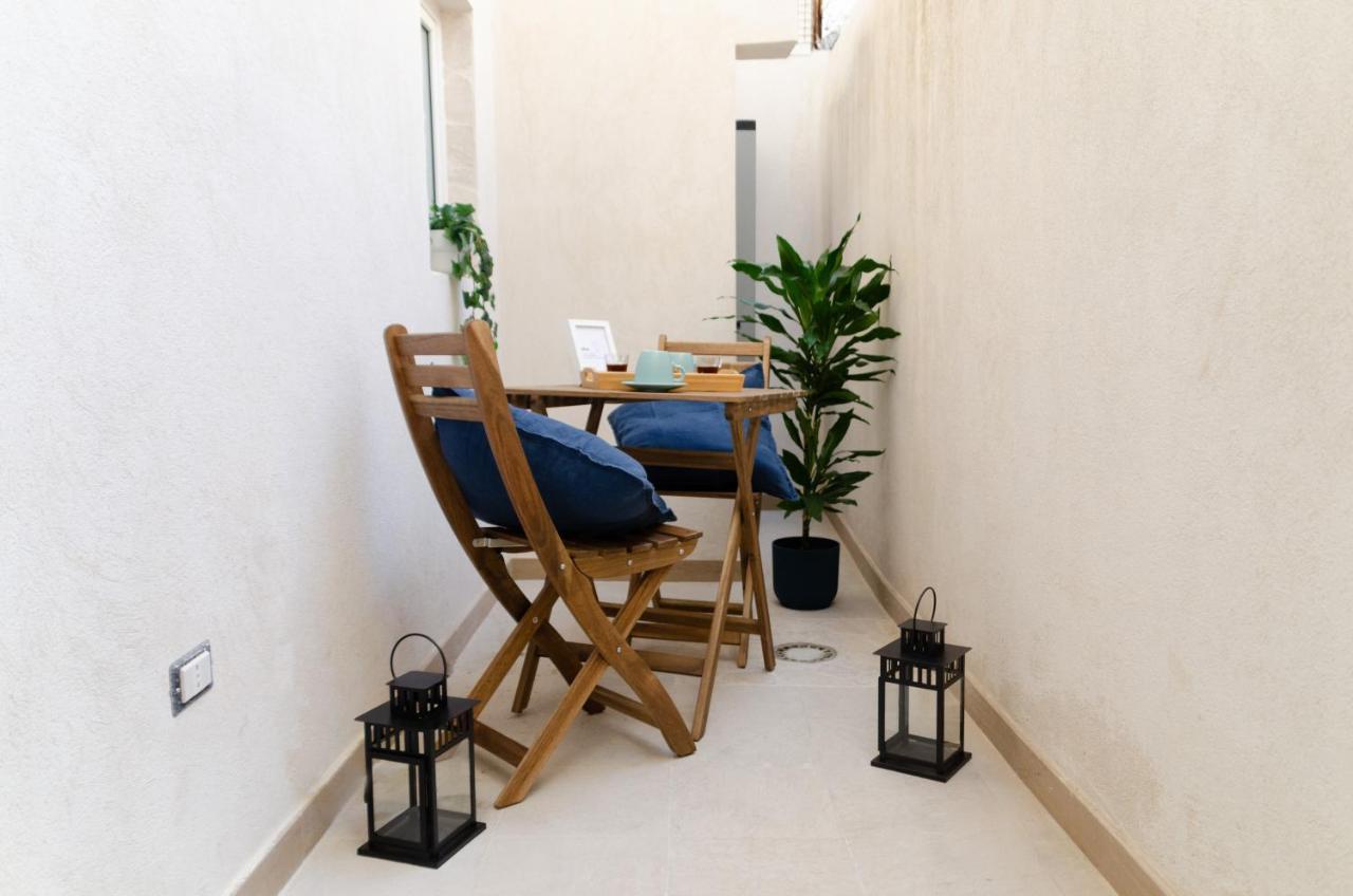 Modern Stone Apartment In The Heart Of Bari Luaran gambar