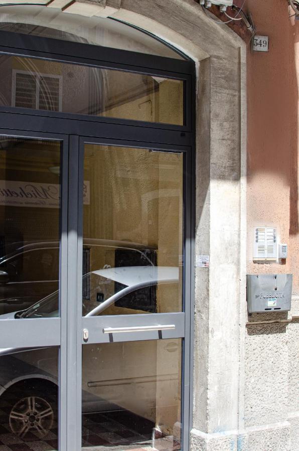 Modern Stone Apartment In The Heart Of Bari Luaran gambar