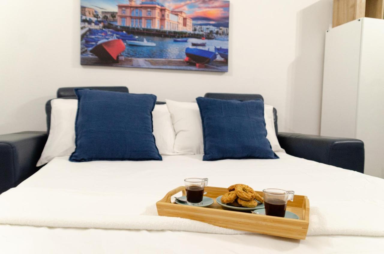 Modern Stone Apartment In The Heart Of Bari Luaran gambar