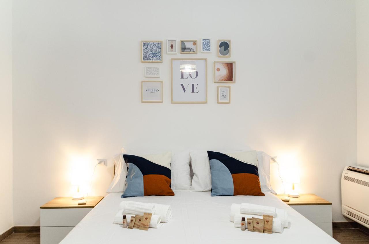 Modern Stone Apartment In The Heart Of Bari Luaran gambar