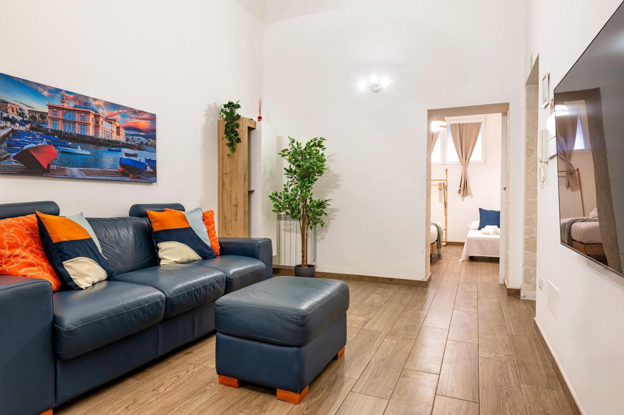 Modern Stone Apartment In The Heart Of Bari Luaran gambar