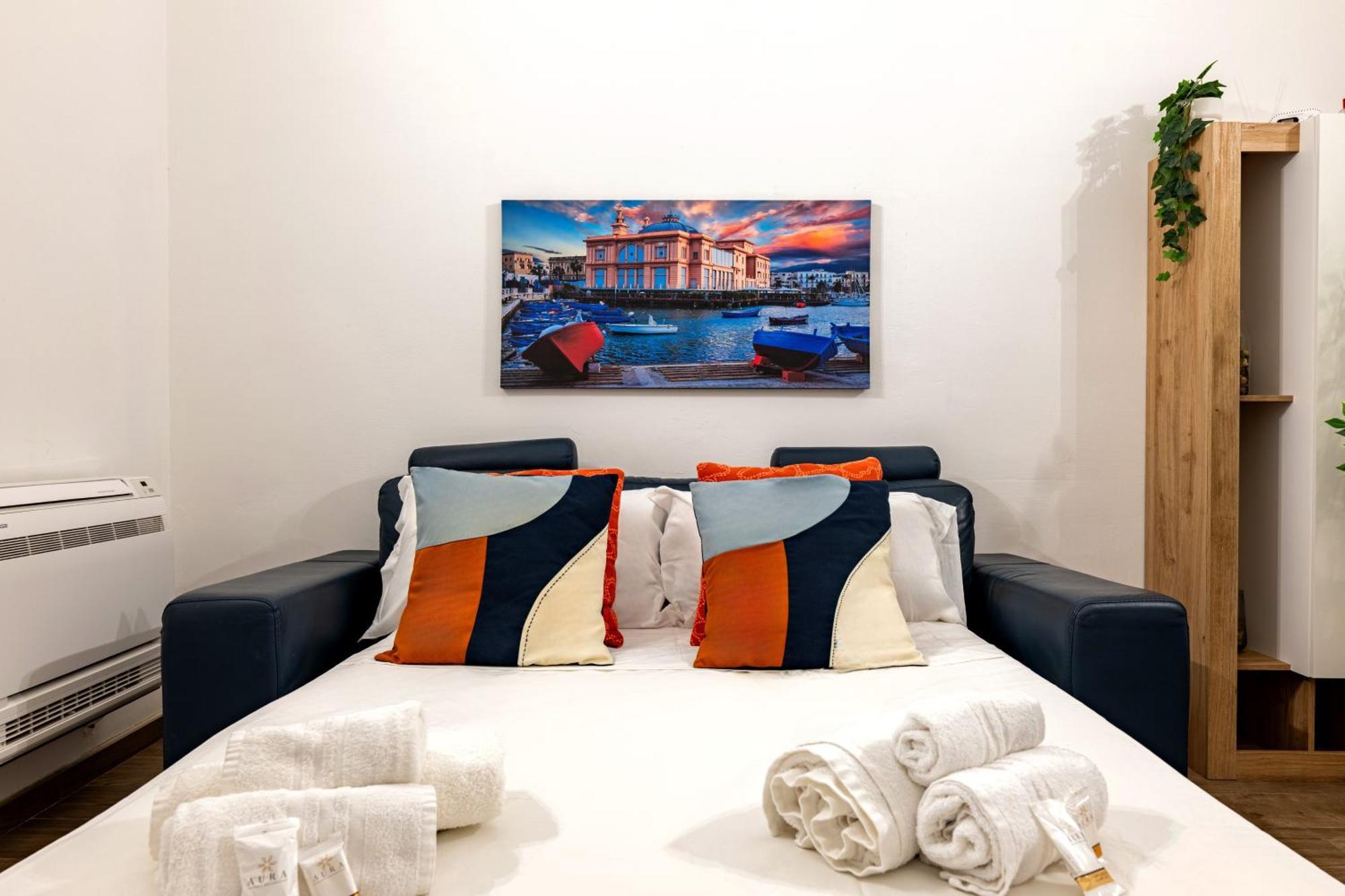 Modern Stone Apartment In The Heart Of Bari Luaran gambar