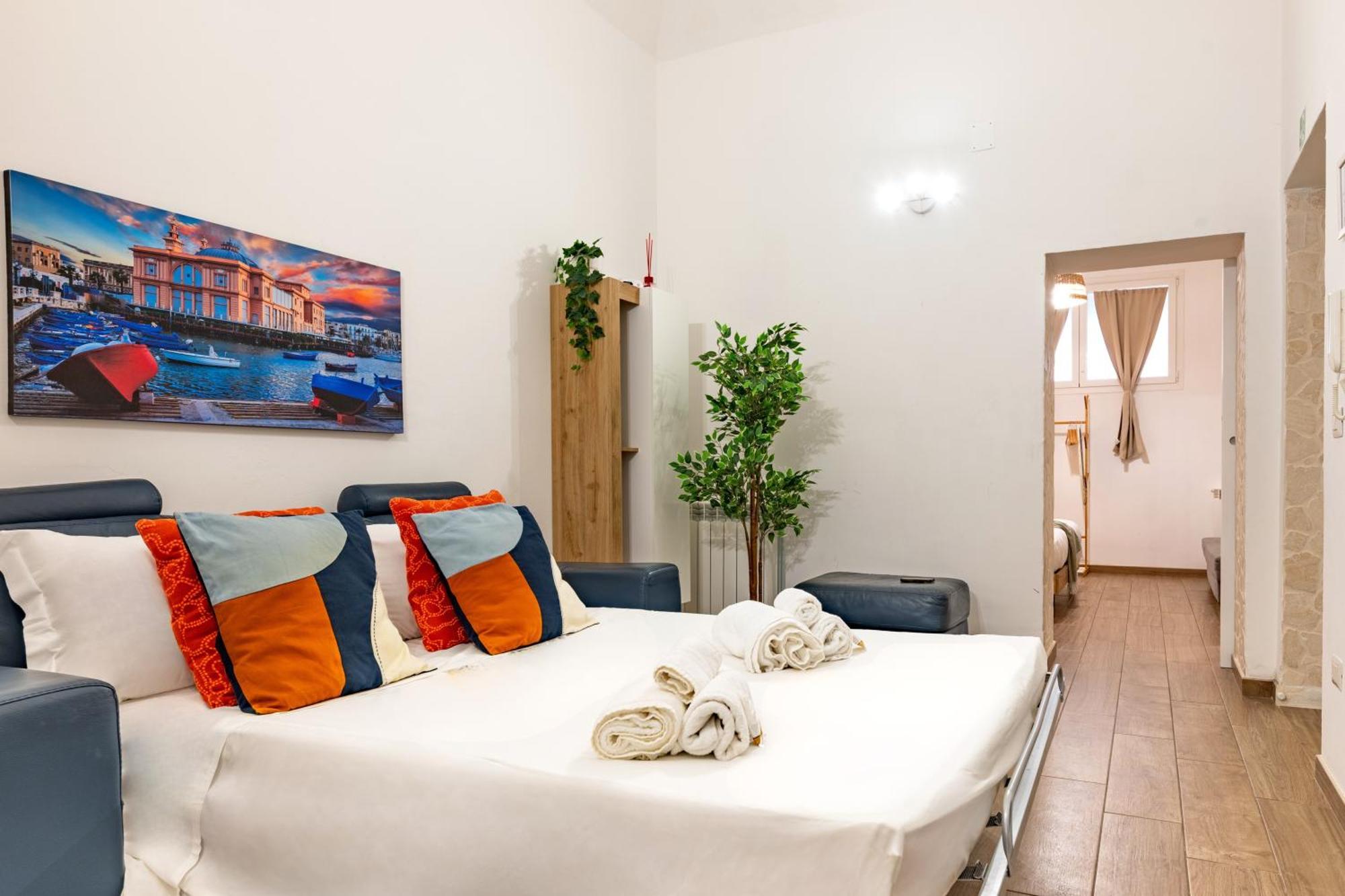 Modern Stone Apartment In The Heart Of Bari Luaran gambar