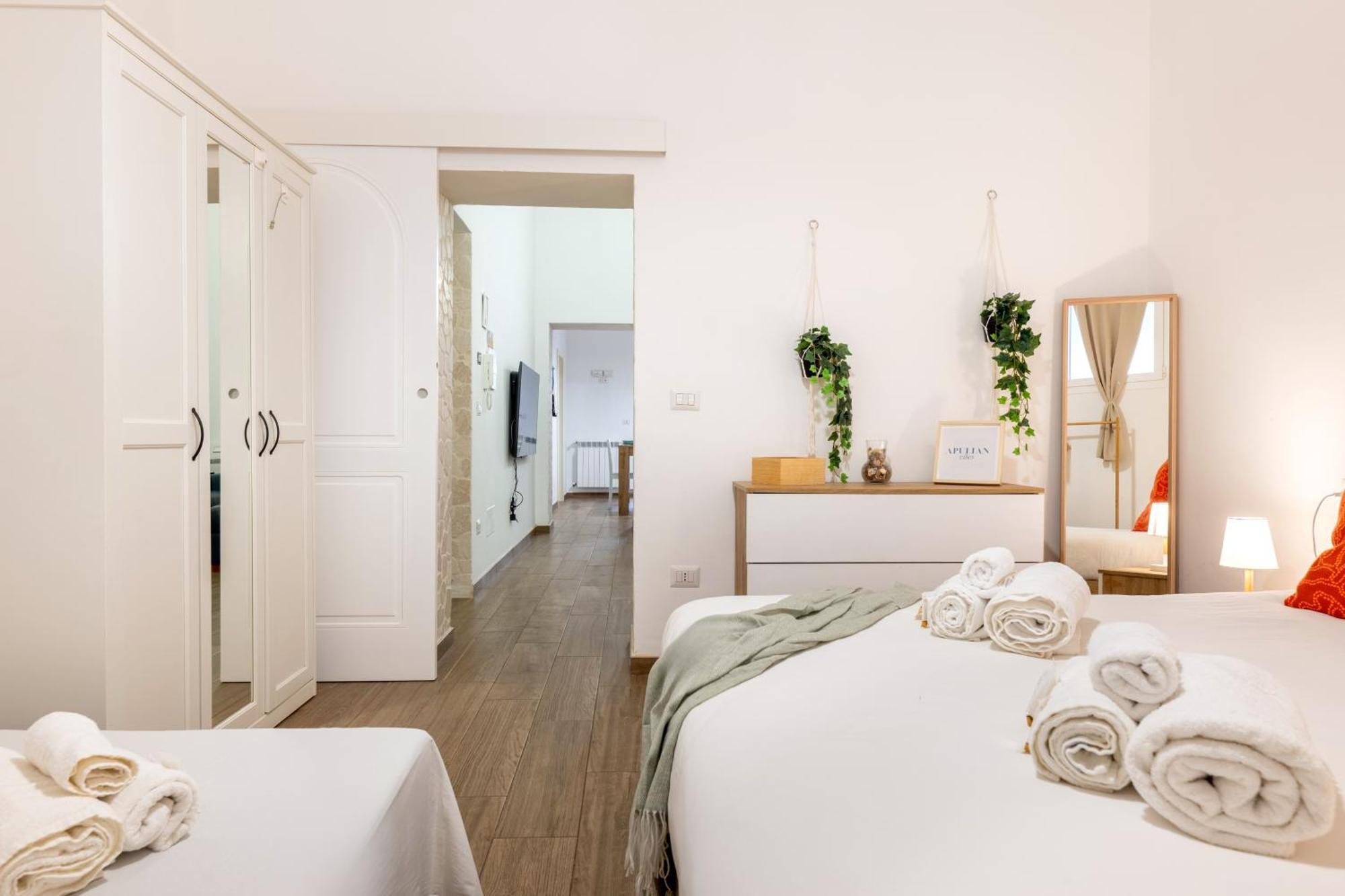 Modern Stone Apartment In The Heart Of Bari Luaran gambar