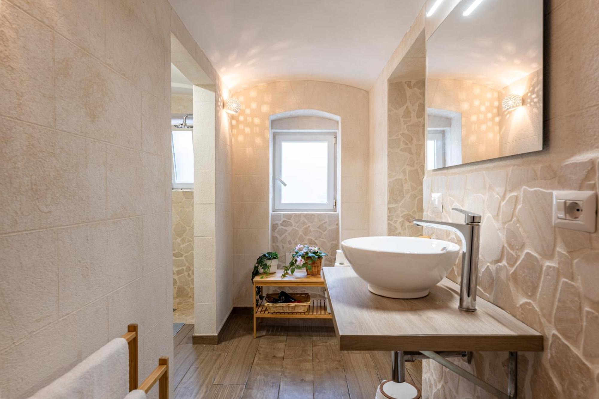 Modern Stone Apartment In The Heart Of Bari Luaran gambar