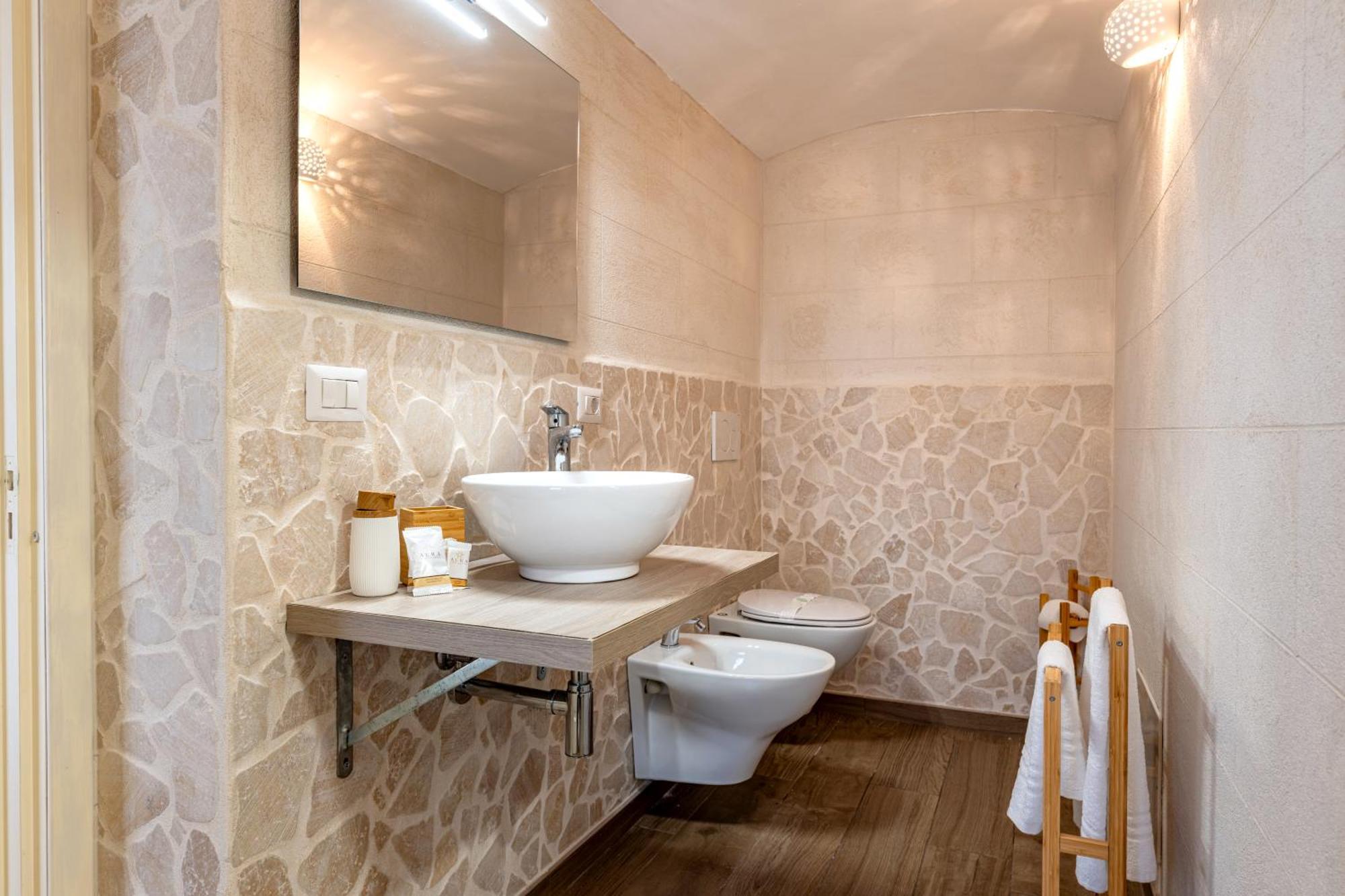 Modern Stone Apartment In The Heart Of Bari Luaran gambar