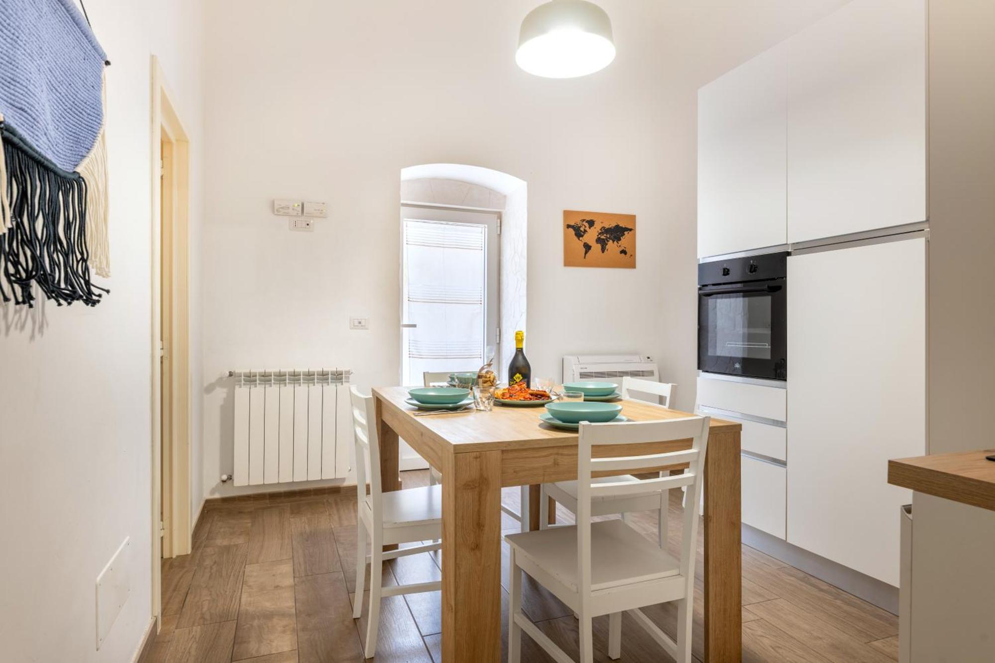 Modern Stone Apartment In The Heart Of Bari Luaran gambar