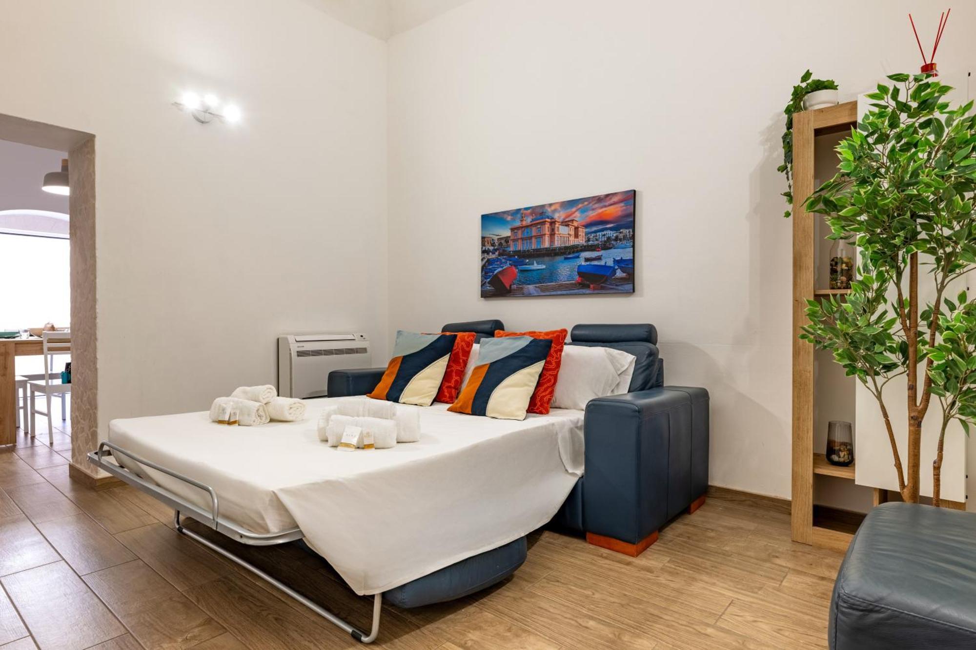 Modern Stone Apartment In The Heart Of Bari Luaran gambar