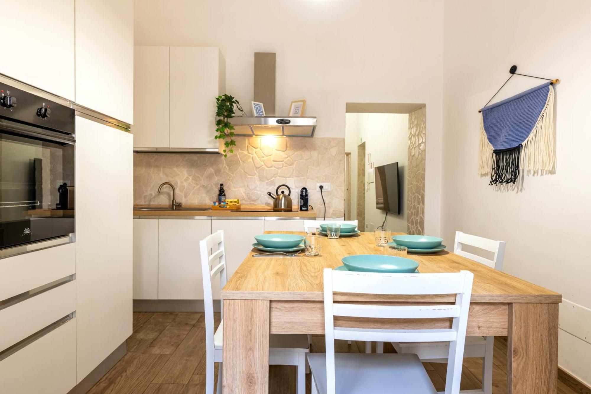 Modern Stone Apartment In The Heart Of Bari Luaran gambar