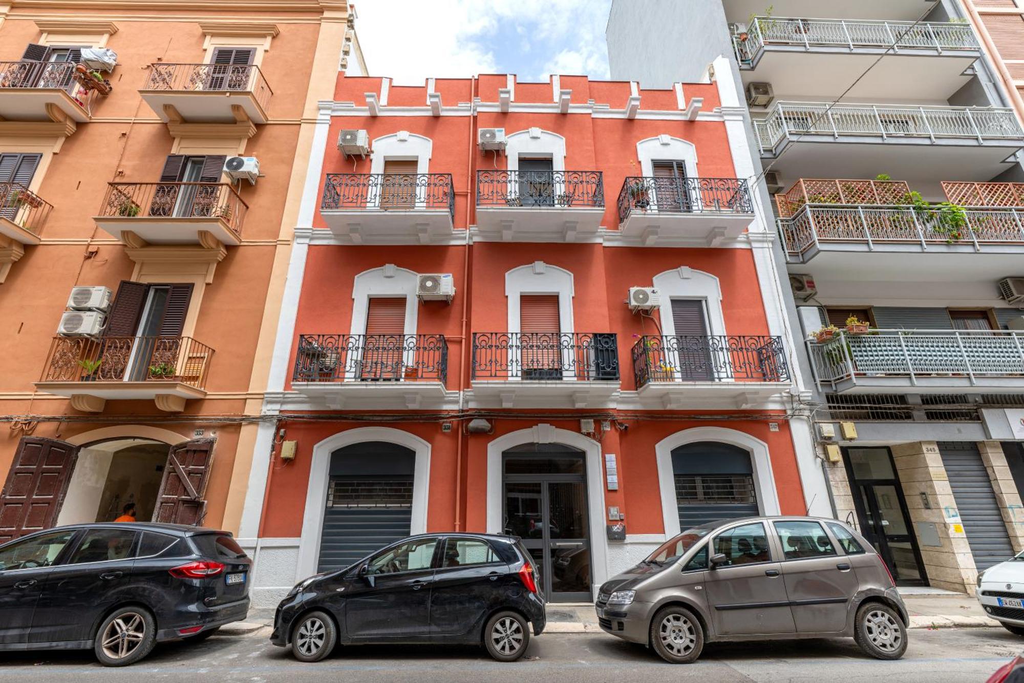 Modern Stone Apartment In The Heart Of Bari Luaran gambar