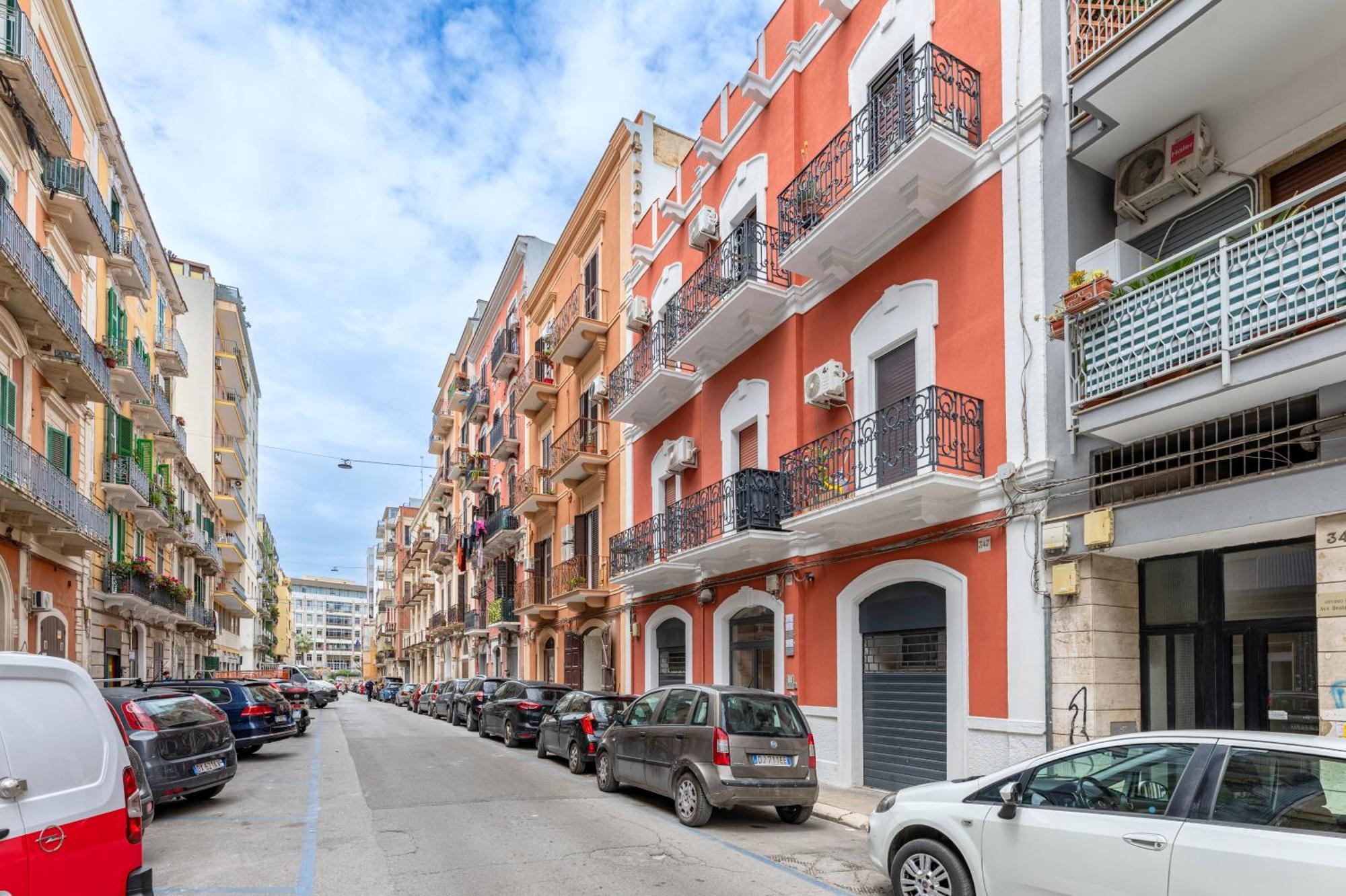 Modern Stone Apartment In The Heart Of Bari Luaran gambar