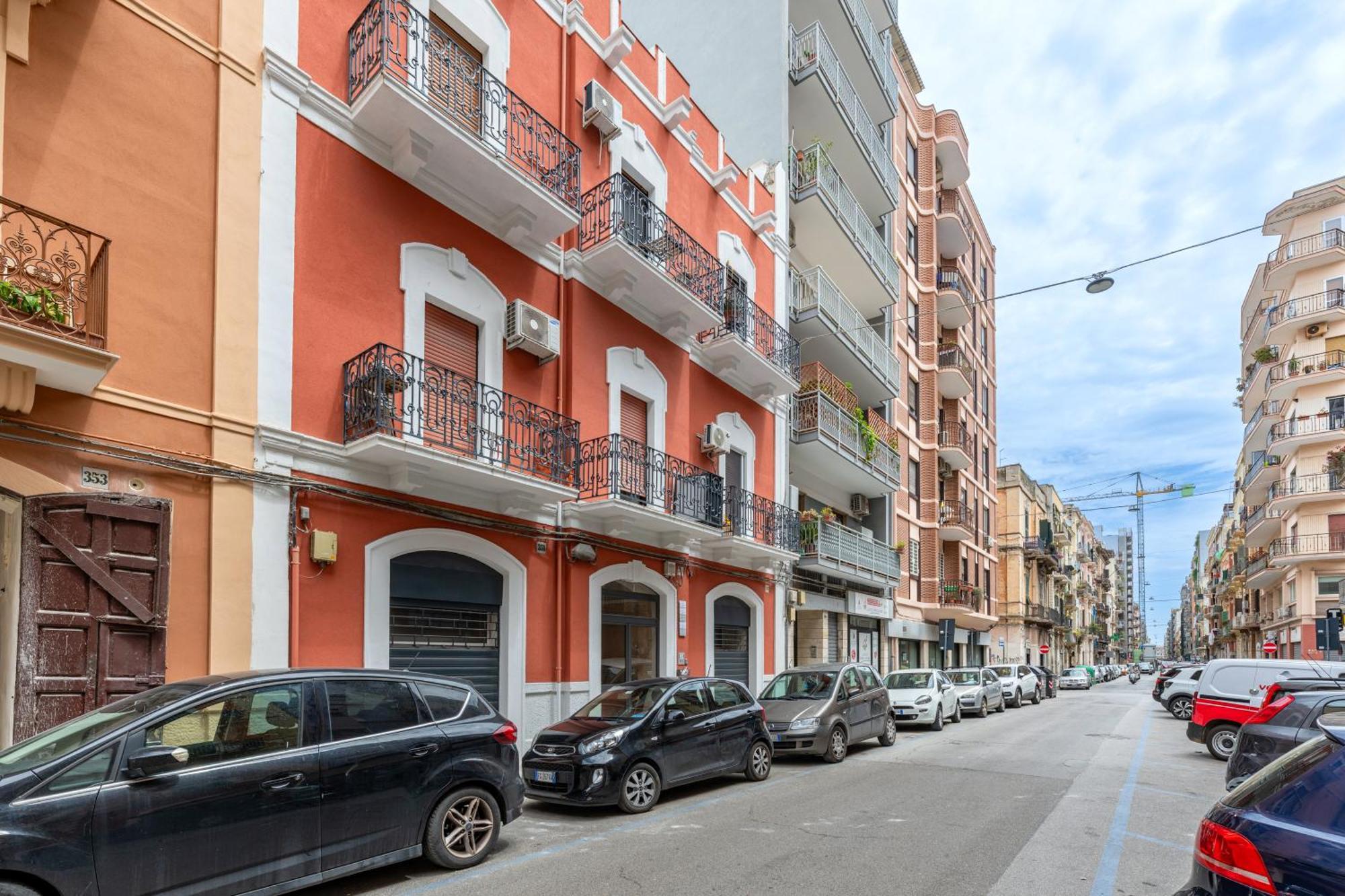 Modern Stone Apartment In The Heart Of Bari Luaran gambar
