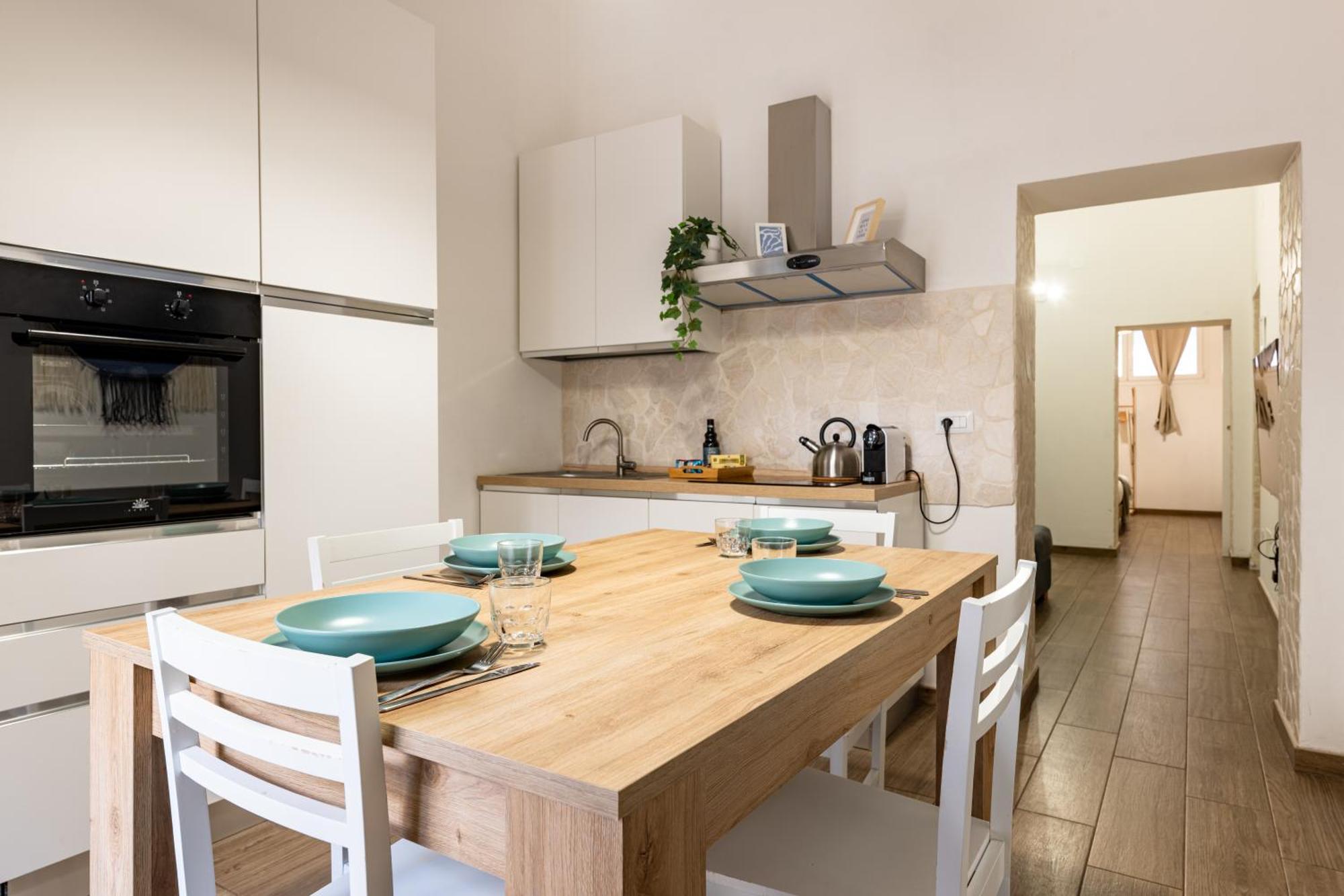 Modern Stone Apartment In The Heart Of Bari Luaran gambar