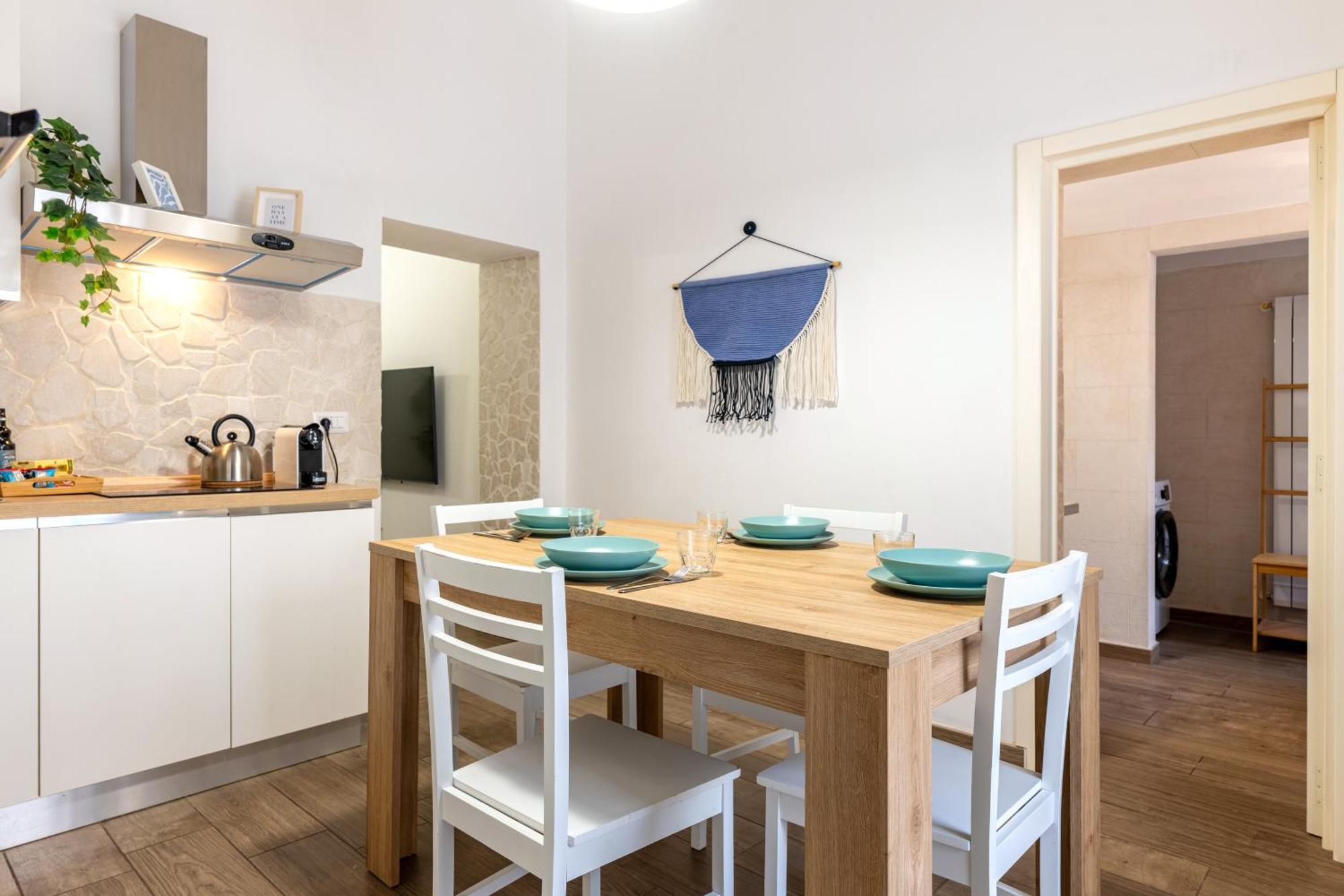 Modern Stone Apartment In The Heart Of Bari Luaran gambar